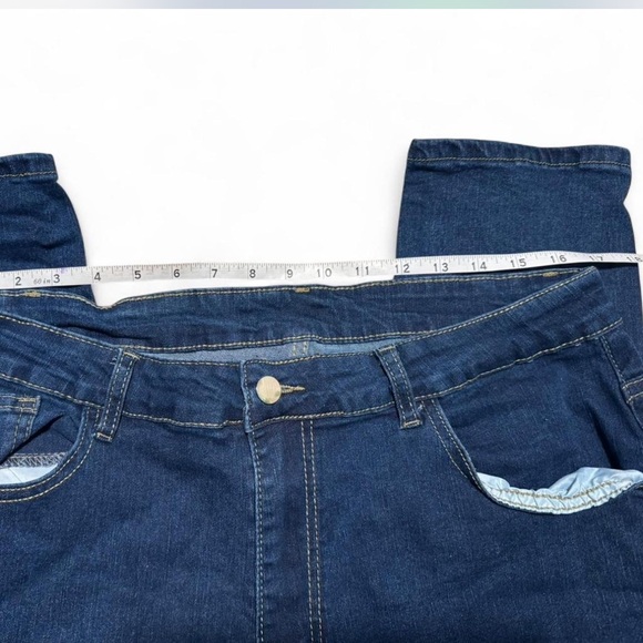 SHEIN Floral Blue Denim Jeans 🌸🌺💐 - Picture 4 of 7